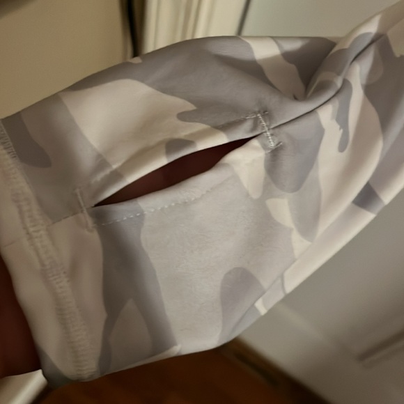 NWT women’s white camo jacket - Picture 2 of 5